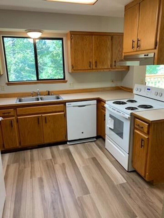 Photo - Pre-Leasing for August - 6Bed/3Bath House