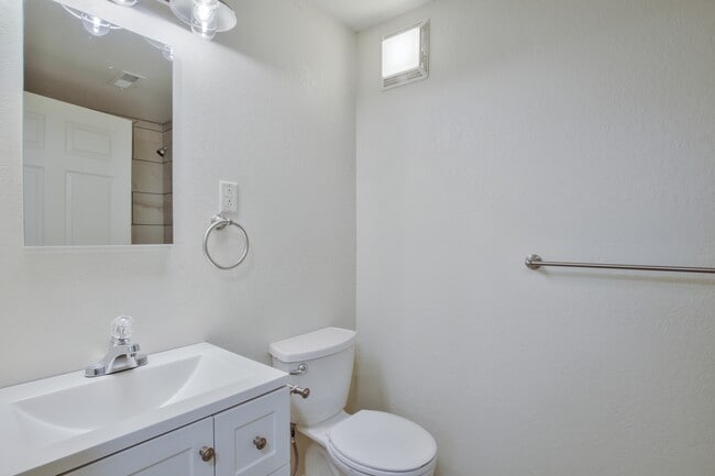 Photo - 724 Laramie St