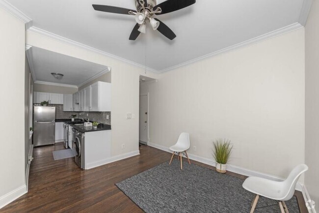 Building Photo - 2 bedroom in Chicago IL 60613 Unit 915-2 Rental