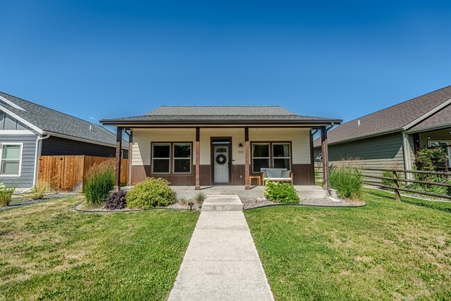 Building Photo - 365 Hiberta St