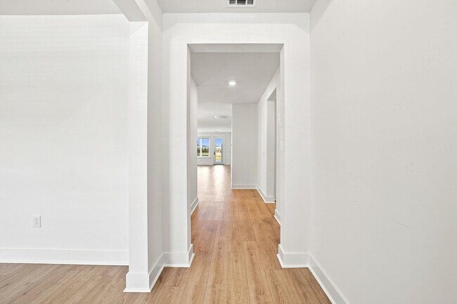 Photo - 3084 Claredon St