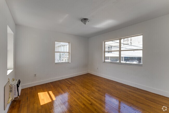 2 habitaciones, 2 baños - 1000 pies cuadrados - Dormitorio - 160 S Shore Dr