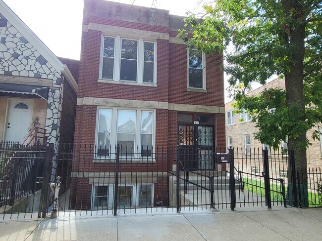 Building Photo - 827 W 33rd Pl Unit 2RB Rental