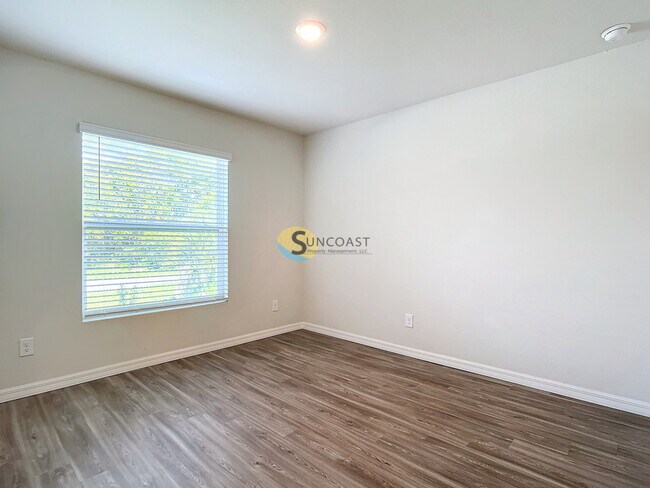 Photo - 17131 Thompson Ave