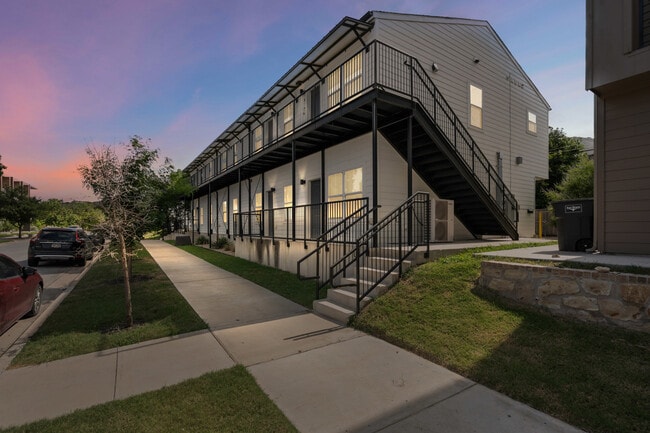 Building Photo - 3124 Lubbock Ave Rental