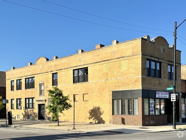 Building Photo - 1605 N McVicker Ave Unit 3 Rental