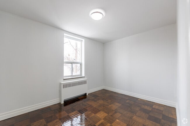2BR, 1BA - 752SF - Bedroom