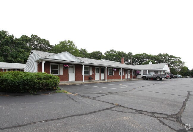 Colonial Efficiency Apartments - Colonial Efficiency Apartments