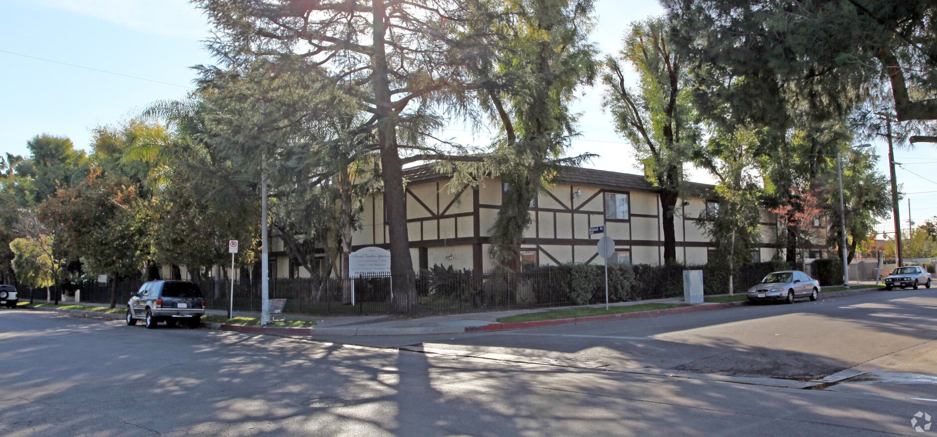 6933 Milwood Avenue - 6933 Milwood Ave Apartments