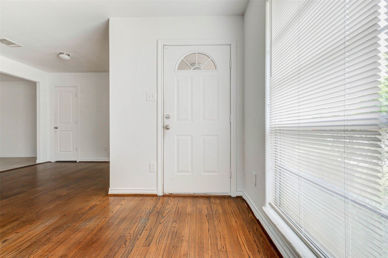 Photo - 230 Bizerte St