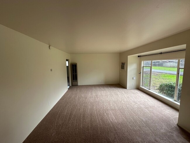 Photo - 3120 Alder Way