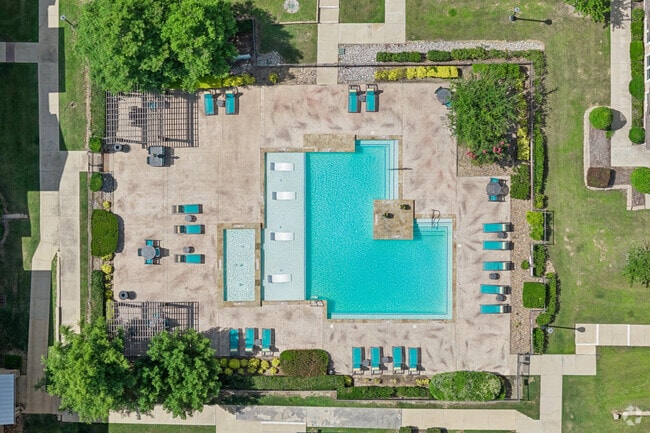 Resort- Style Swimming Pool