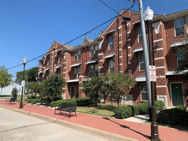 Photo - 300 Spruce St