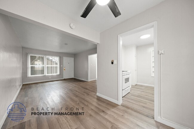 Photo - 2070-2080 Magnolia Ave.