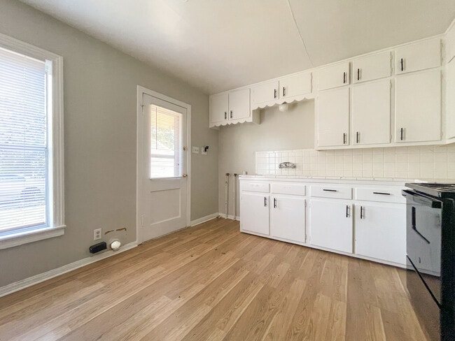 Photo - 3719 Parkwood St