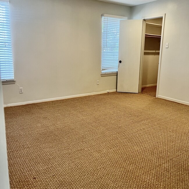 Building Photo - 2015 South Blvd Unit 1/2