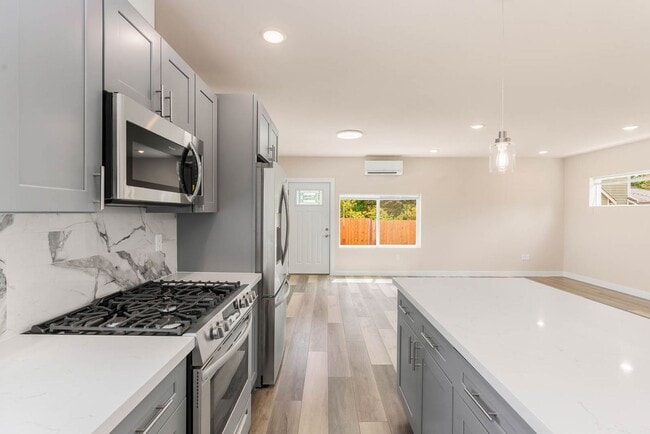 Photo - 1741 N 130th St