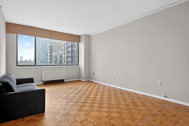 Photo - 45 River Dr S Unidad 1615