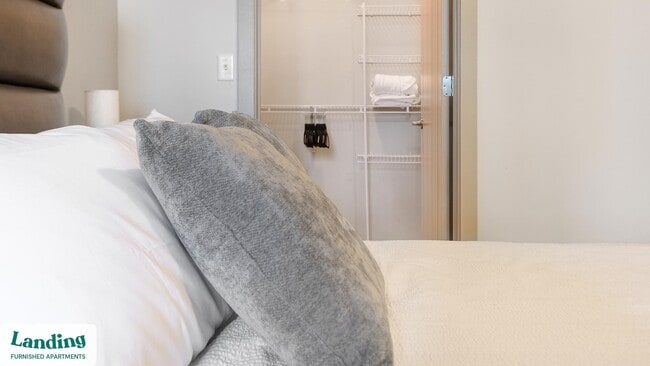 Photo - 5800 Highlands Plaza Dr Unit 247