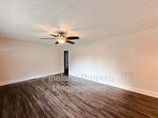 Photo - 5300 Walnut Dr