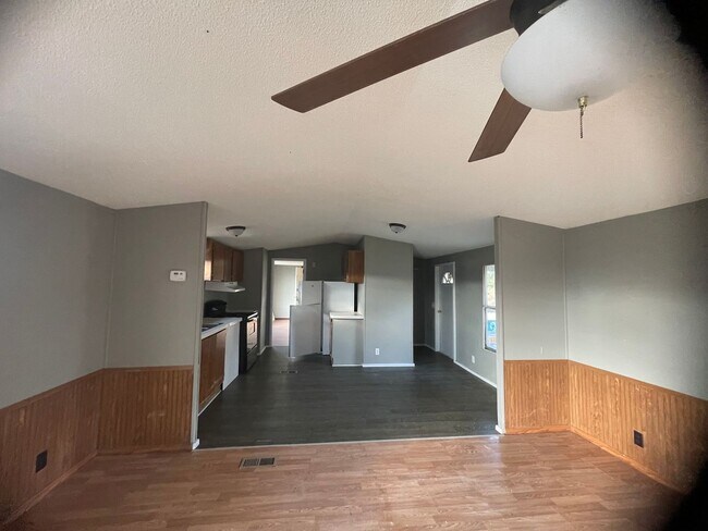 Photo - 2 BR 2 Bath 1,120 sq ft singlewide mobile home on 1.03 acres in Lonoke, AR