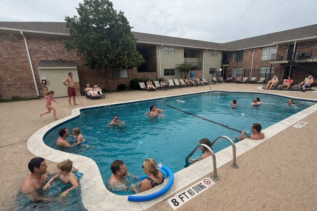 Our pools are meant for you! - Belmont Place/La Fontaine