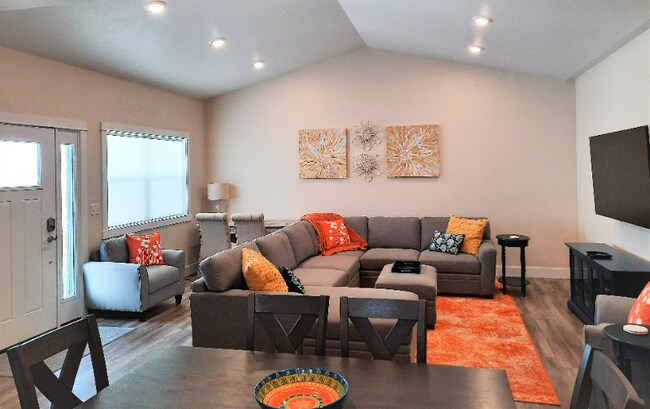 Photo - 4017 Swan Rd Unit B