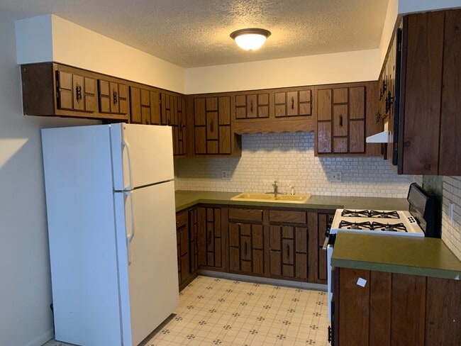 Building Photo - 201 W Shelbourne Dr Unit 2