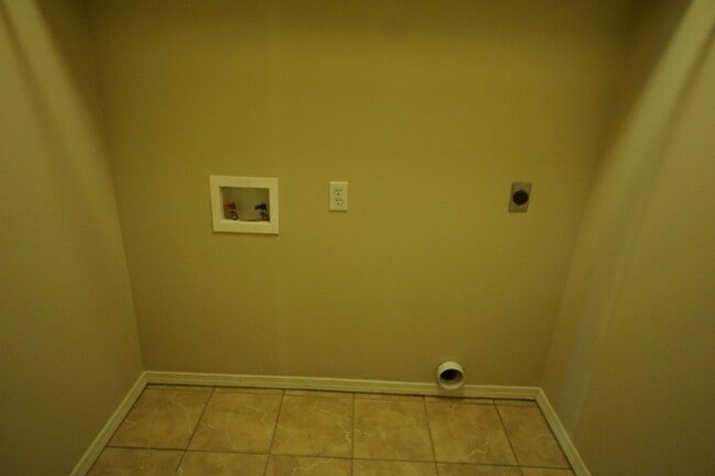 Photo - 1807 Wilder Ln Unit B