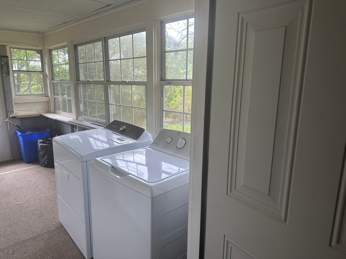 Photo - 435 W Queen St