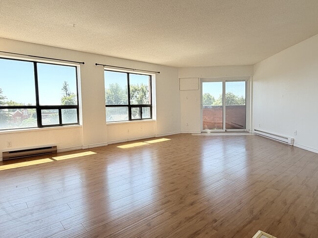 Building Photo - 10 Pearl St W Unit 204