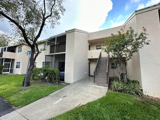 Building Photo - 671 Cypress Lake Blvd Unit E