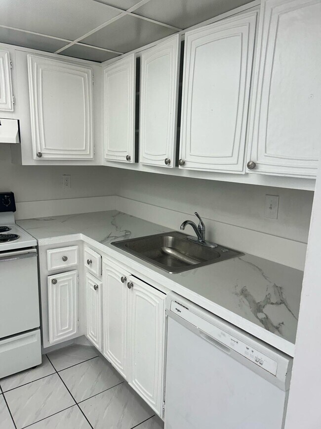 Photo - 498 NW 165th St