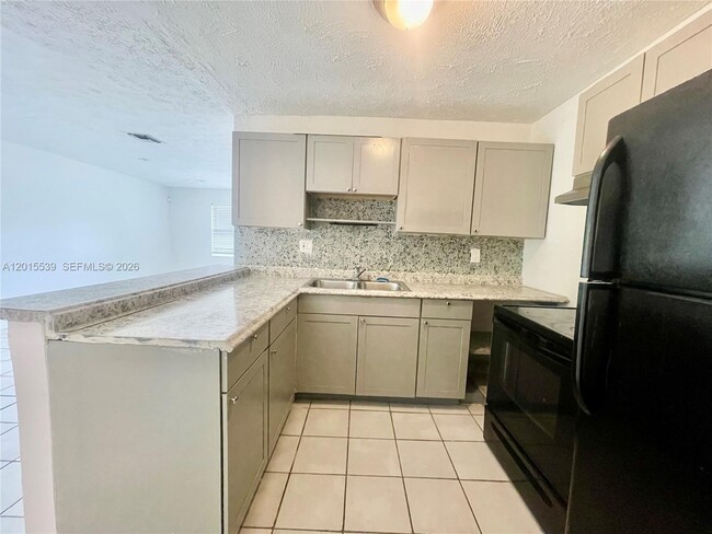 Building Photo - 2621 Riverland Dr Unit 2