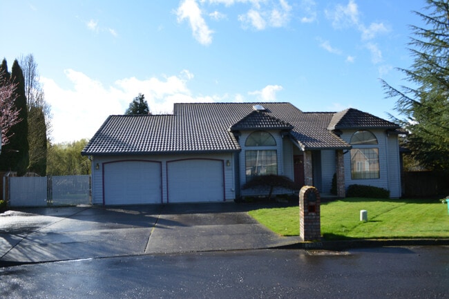 Building Photo - 12606 NE 37th Ct