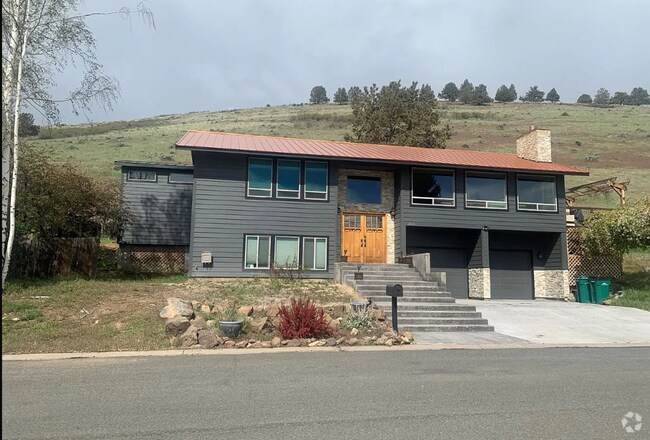 Building Photo - 4 Bedroom, 3 Bathroom Home - Located in Mo...