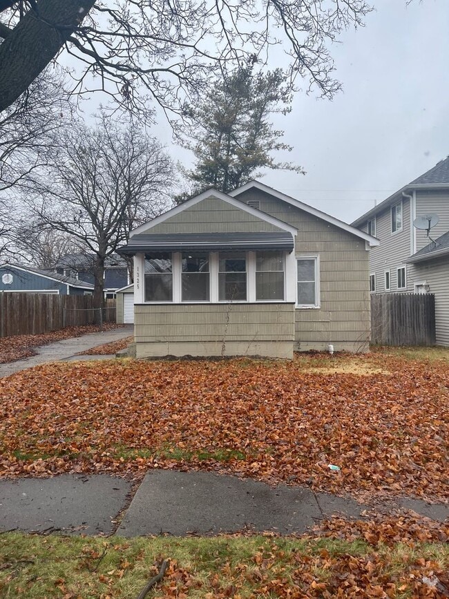 Charming 2 Bedroom Home - Move in Ready - Charming 2 Bedroom Home - Move in Ready