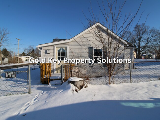 Building Photo - MUNCIE 1 BR 1 BA House with Huge Covered Deck and Fenced Yard (NO SECTION 8)