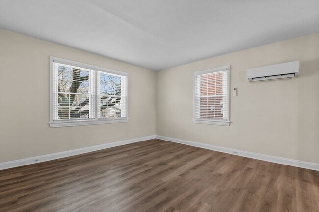 Photo - 906 Clarendon St