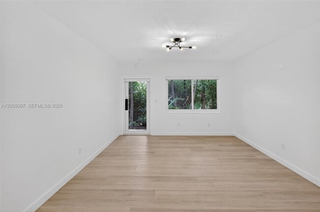 Photo - 428 Collins Ave Unit 5