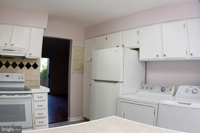 Photo - 2208 Southgate Square