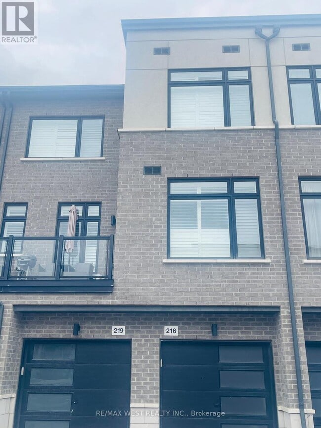 Photo - 2550 Castlegate Crossing