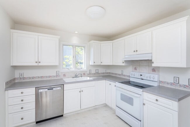 Photo - Spacious Duplex in Lake Terrace