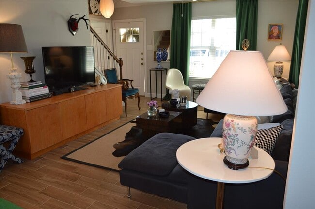 Photo - 5505 Montview St