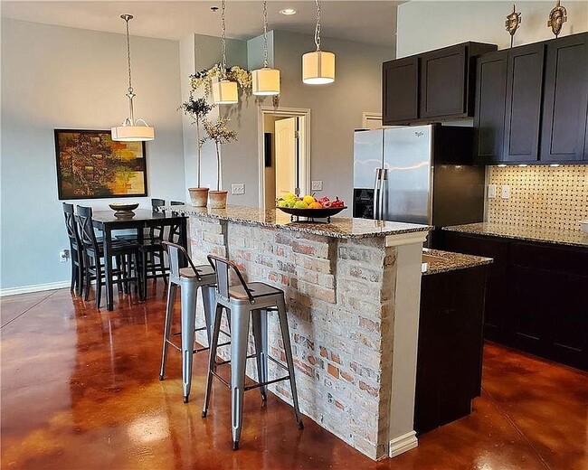 Photo - 477 S Fretz Ave