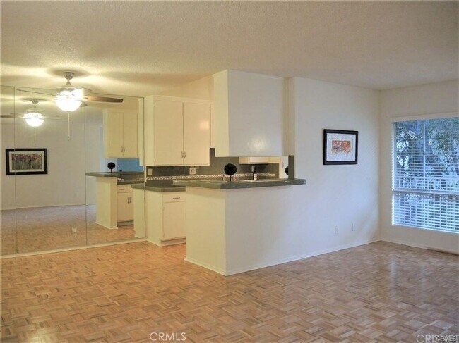 Photo - 5320 Zelzah Ave