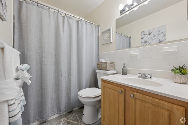 2BR, 1.5BA - 1,021SF - Bathroom