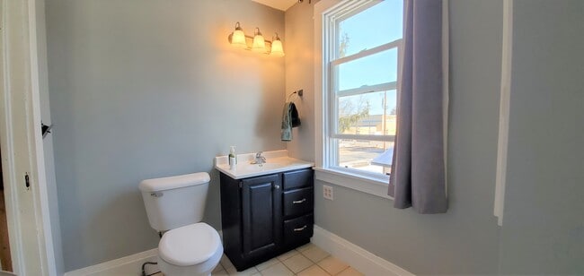 Photo - 332 E 5th St