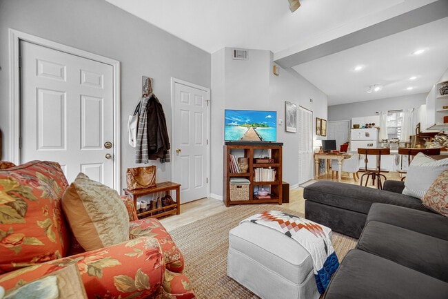 Photo - 2255 N Janssen Ave Unit 1