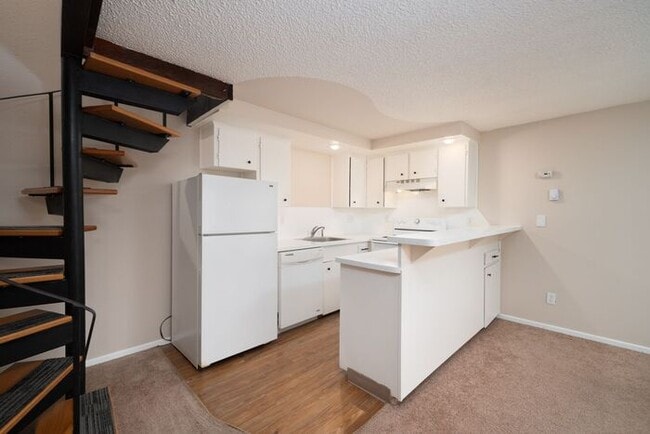 Building Photo - Now Leasing: Beautiful Rustic-Style Apartm... Rental